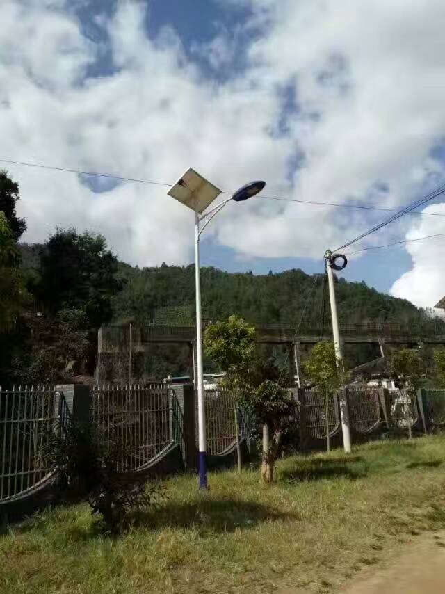 農村太陽(yáng)能路燈安裝竣工