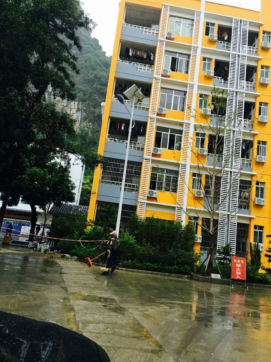 山西農村led太陽(yáng)能路燈安裝圖