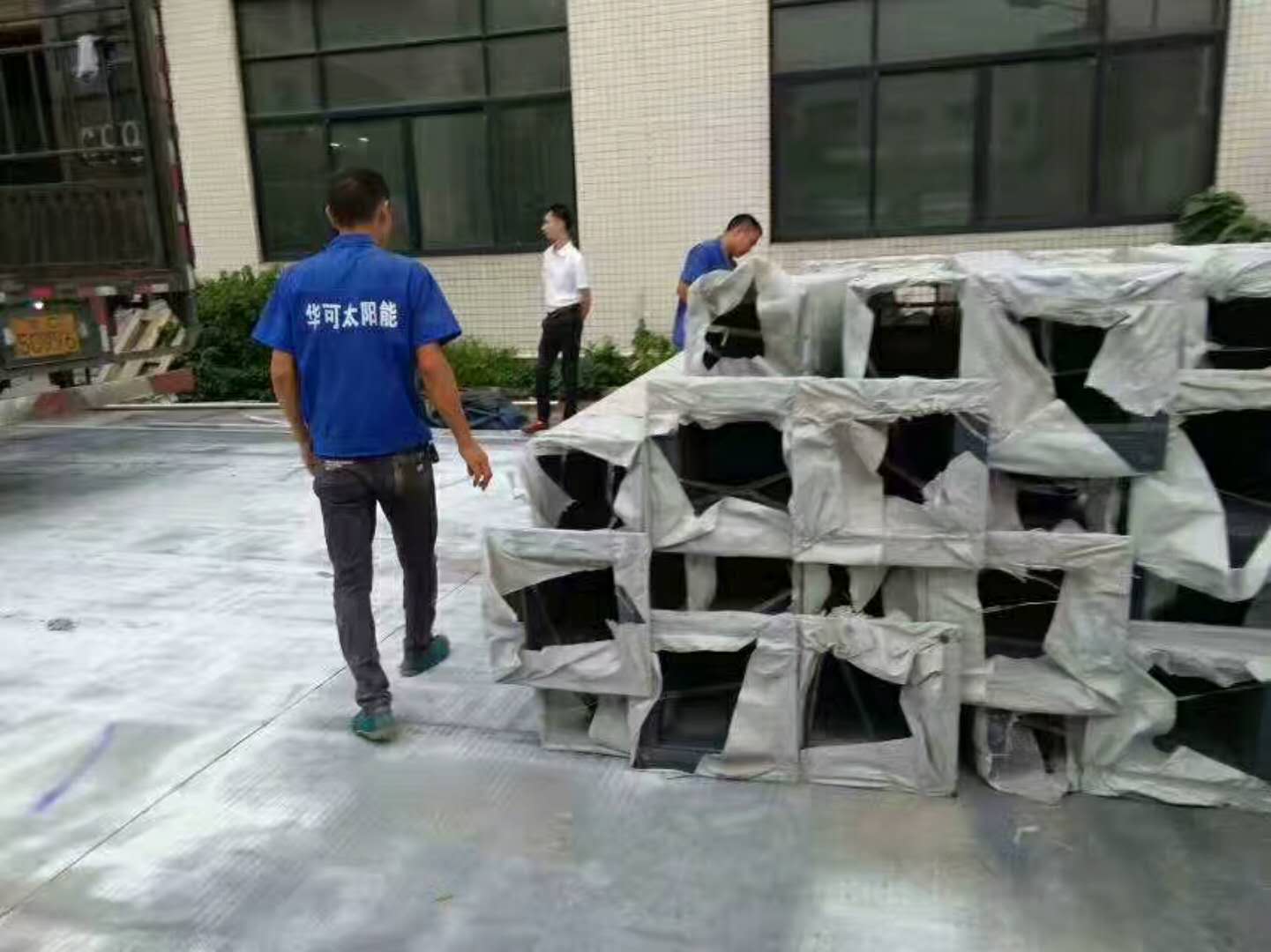 led景觀(guān)燈裝車(chē)中
