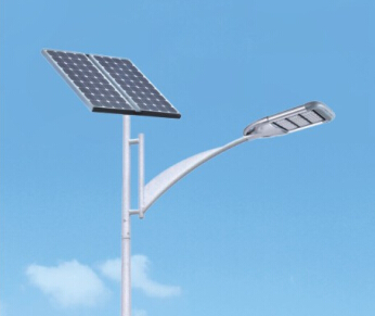 華可：led太陽(yáng)能路燈的抗雨天數是可以設置的