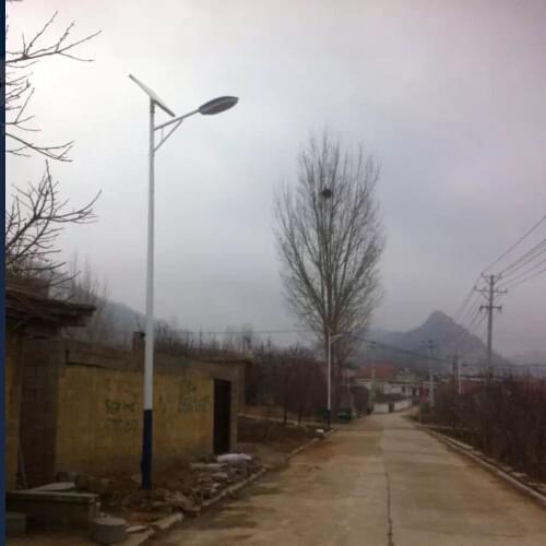【太陽(yáng)能路燈案例】湖南省懷化農村太陽(yáng)能路燈道路亮化工程